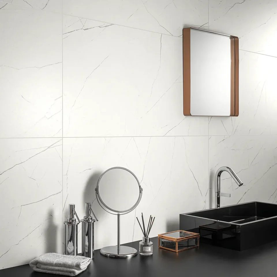 577004060_Muse_WhiteWallTile_30x60cm_ROOM2.webp