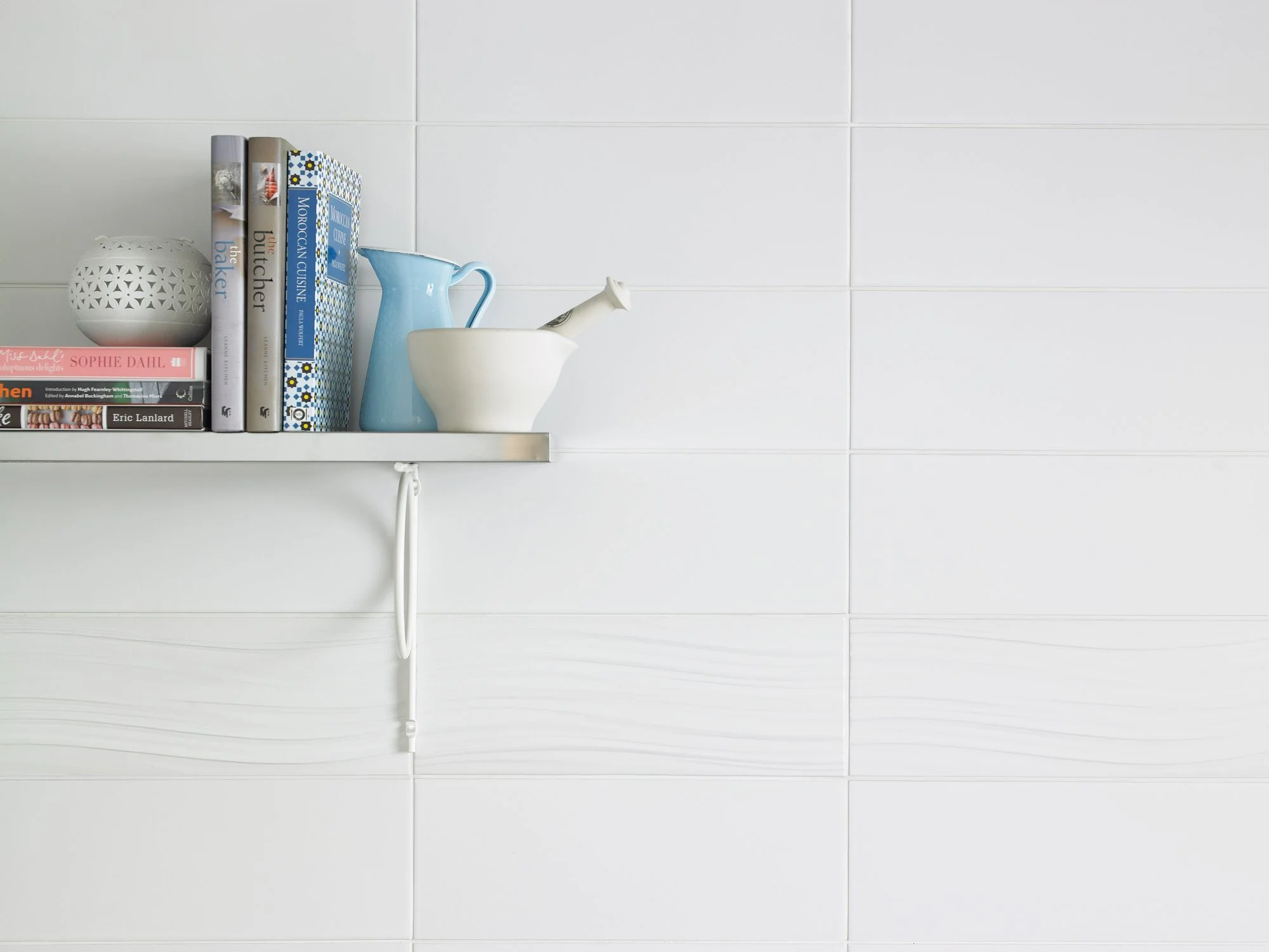 tones_tns1a_white_matt_tns1w_white_matt_wave_400x150mm_kitchen_1.jpg__2000x0_q85_subsampling-2.jpg