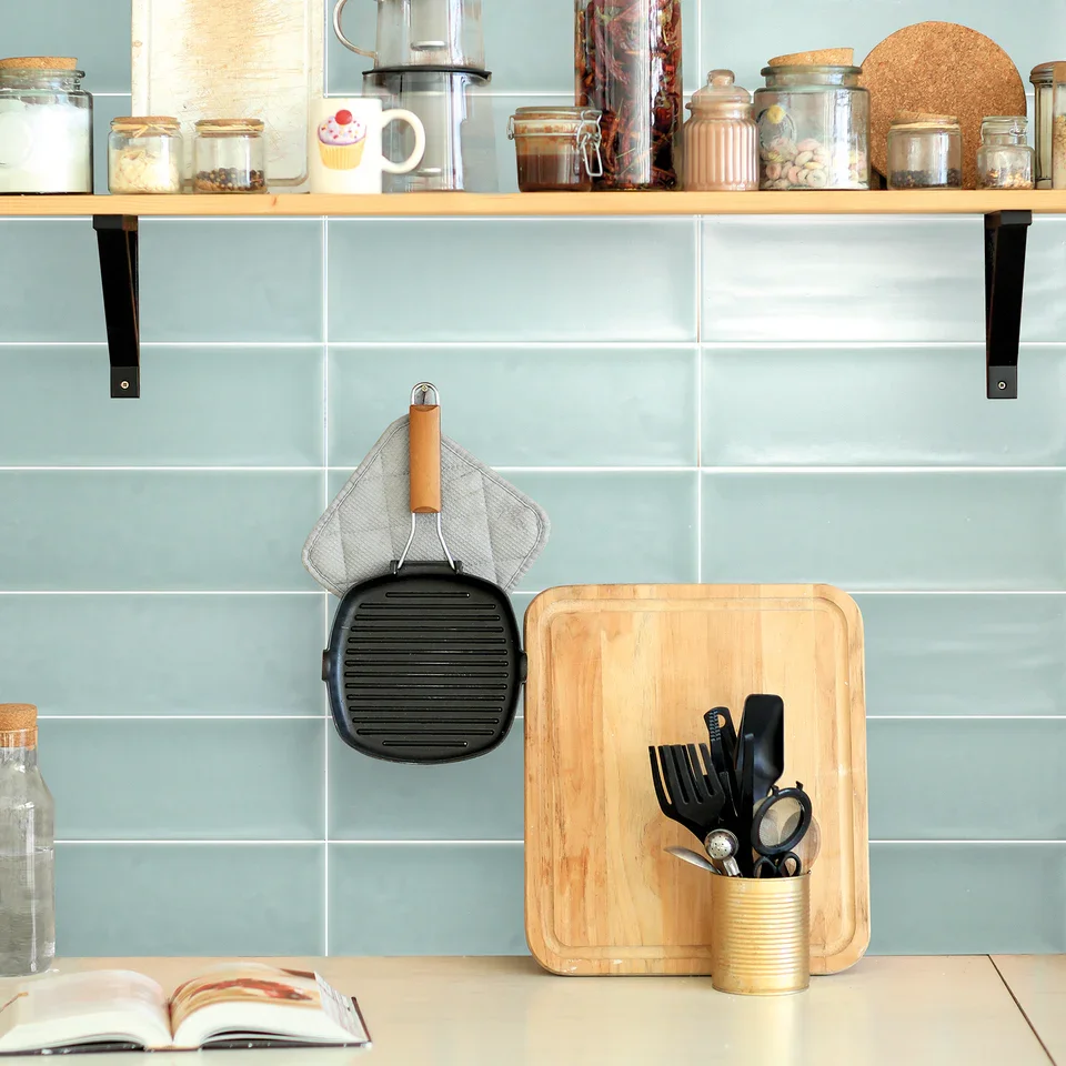 425060169_Aria_DuckEggMatt_10x30cm__ROOM1.webp