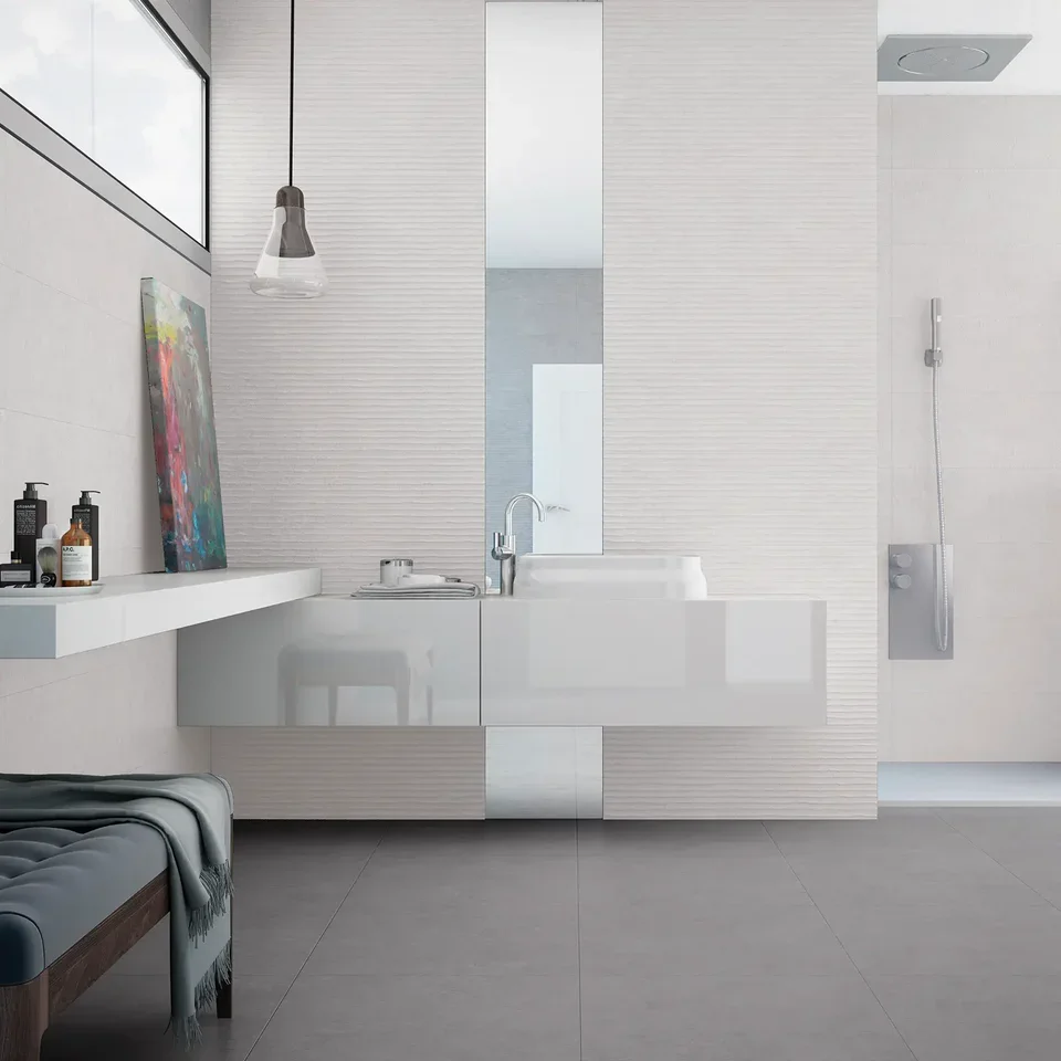 435002111_LightStone_ScoreWhite_30x90cm_ROOM1.webp