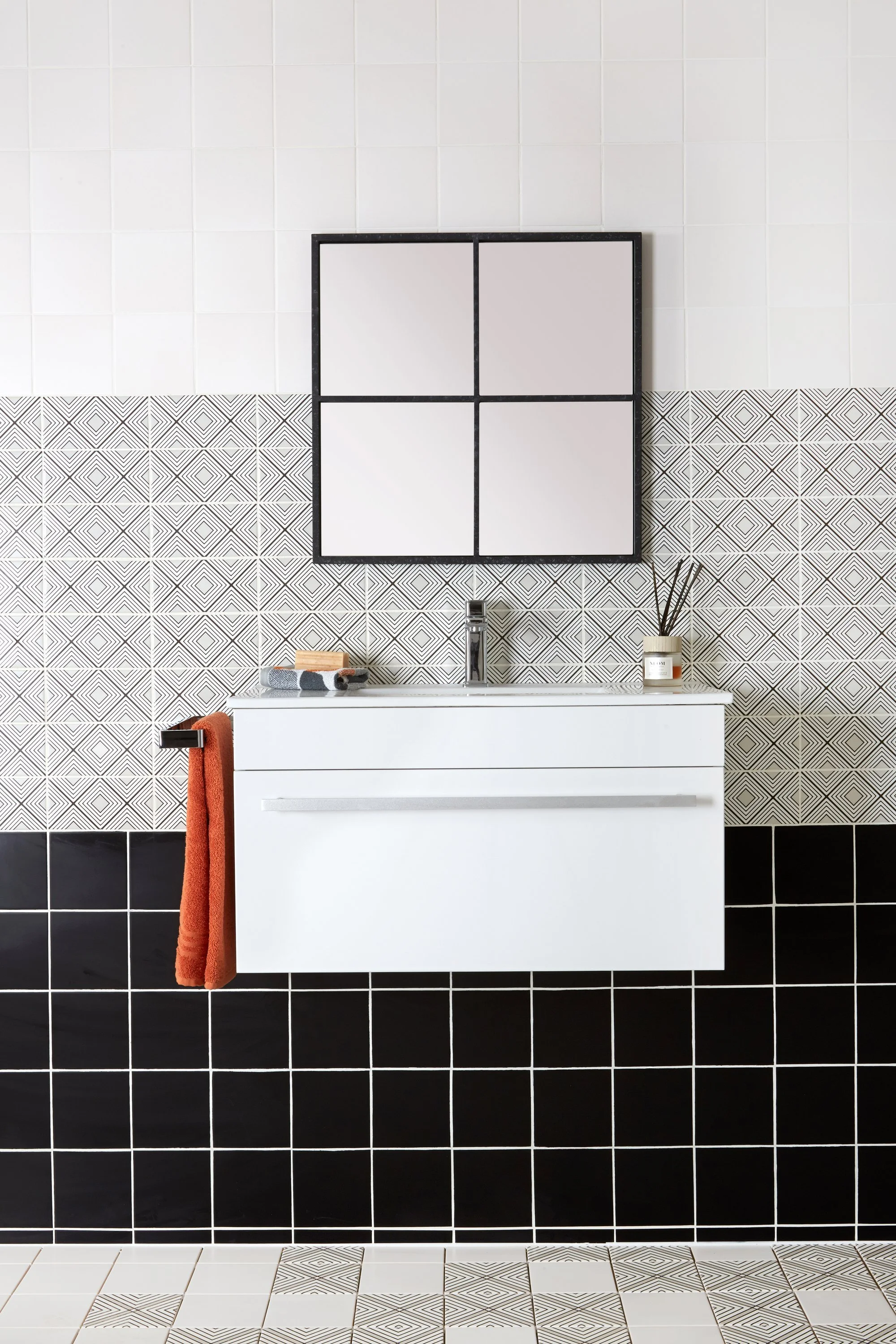 monochrome_bathroom_2.jpg__2000x0_q85_subsampling-2.jpg