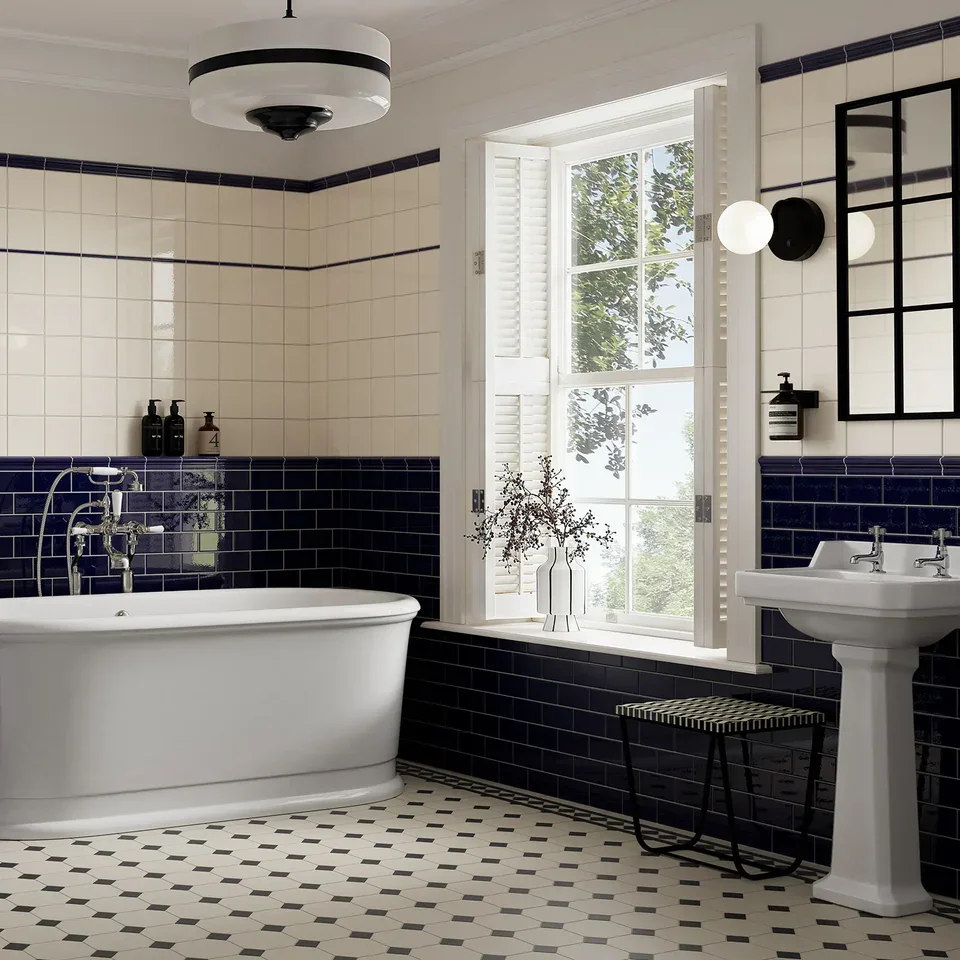 406100021_Windsor_KensingtonBlue-Gloss_7.5x15cm_ROOM1 (1).webp