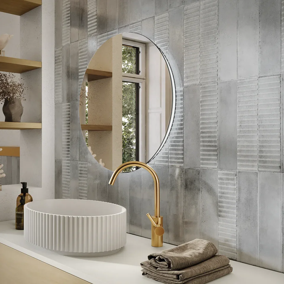 429114022_Mussa_PearlBrillo_7.5x30cm__ROOM1.webp