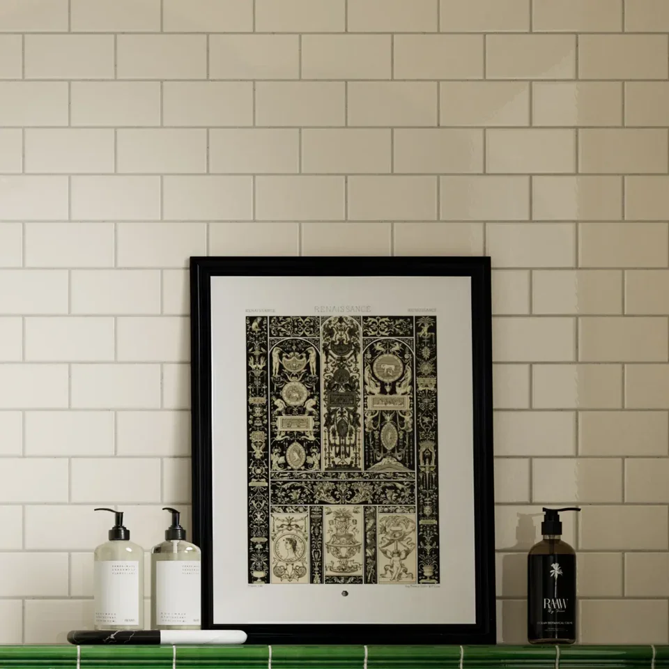 406100023_Windsor_AntiqueWhite-Gloss_7.5x15cm_ROOM2.webp