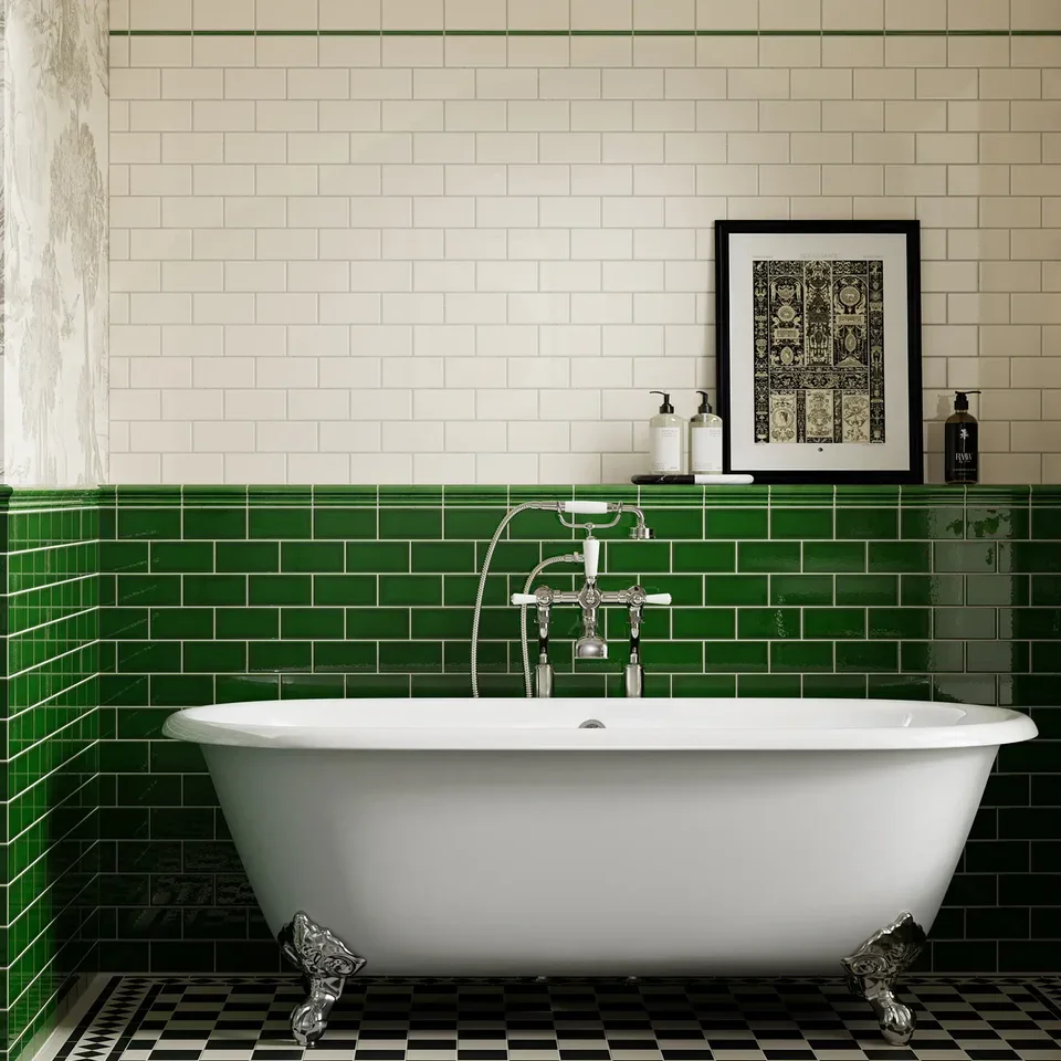 406100310_Windsor_BalmoralGreenPencil-Gloss_1x15cm_ROOM2.webp