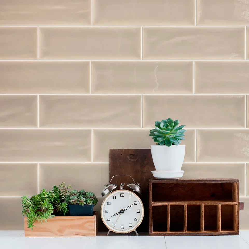 425060124_Aria_BrownGloss_10x30cm_ROOM2.webp