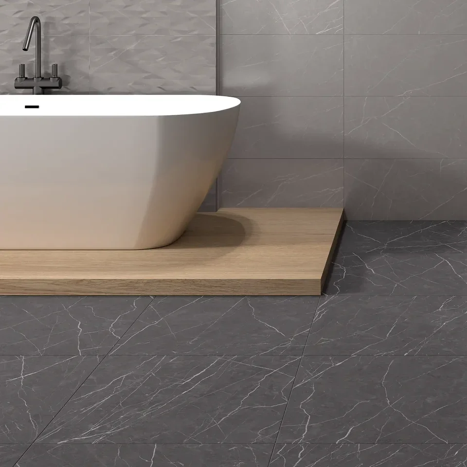577004423_Muse_CoalNatural_60x60cm_ROOM2.webp