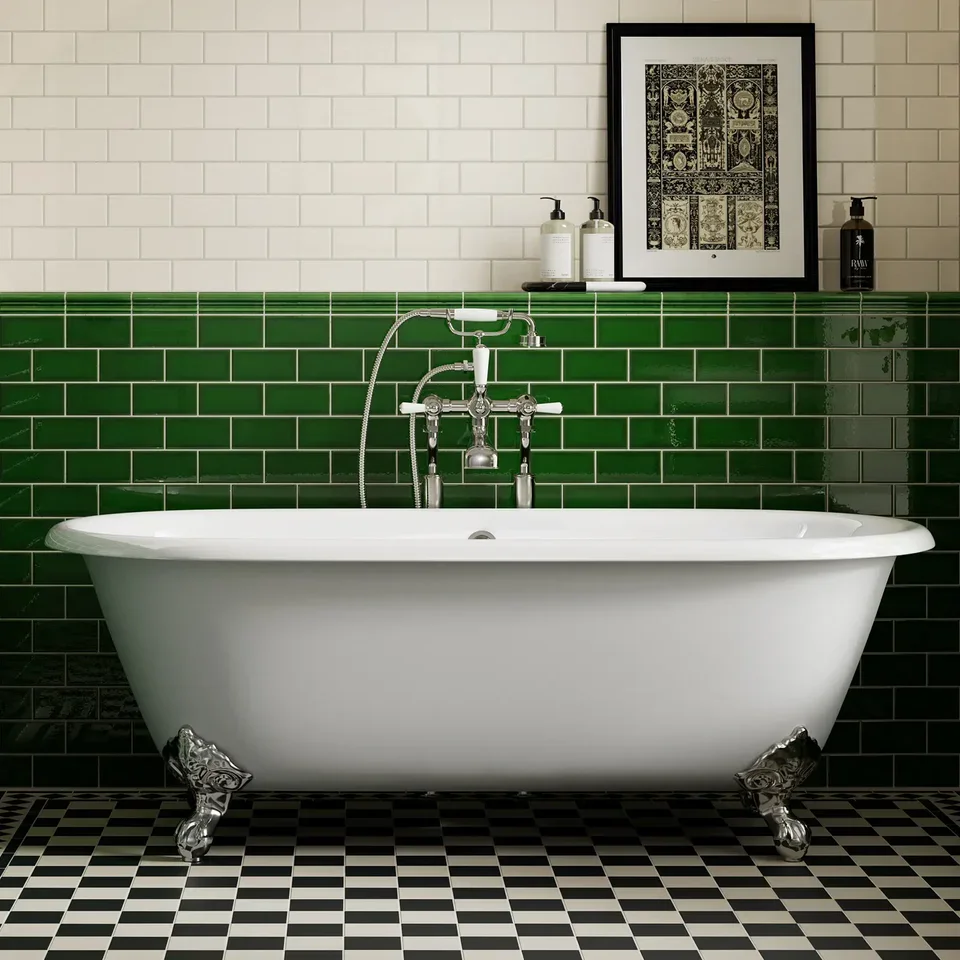 406100020_Windsor_BalmoralGreen-Gloss_7.5x15cm_ROOM2.webp