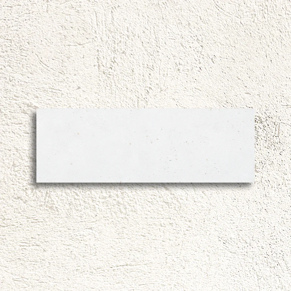 430069020_Happy_White_33x100cm_FACE.webp