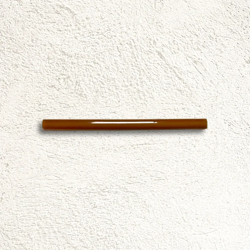 406100312_Windsor_OsborneCaramelPencil-Gloss_1x15cm_FACE.webp