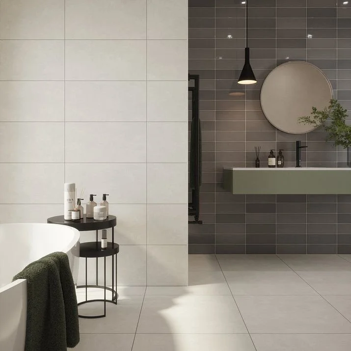 savoy_sav06a_steel_gloss_300x100mm_marco_marc1a_clay_rockfall_structure_matt_600x300mm_marc1f_clay_natural_600x600mm_bathroom_2.jpg__715x715_q85_crop_subsampling-2_upscale.jpg