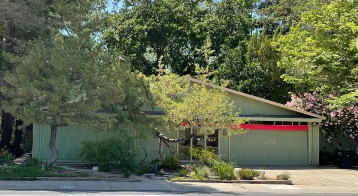 Sacramento Eichler home with trees