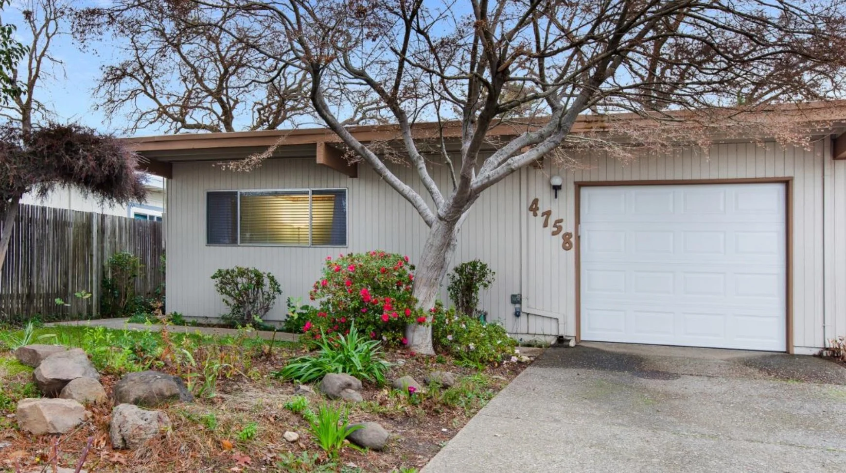 Streng Bros Mid Century Modern Halfplex with 1 Car Garage