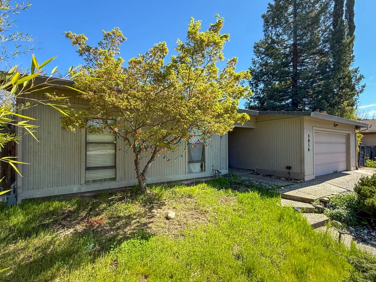 Front view of Jim Plumb designed Streng Bros home in Hidden Ridge, Citrus Heights. 