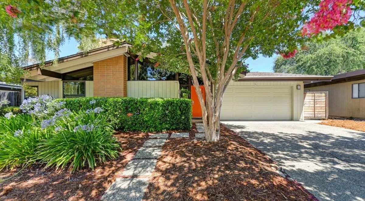Mid cenutry modern home with vaulted ceilings and orange front door