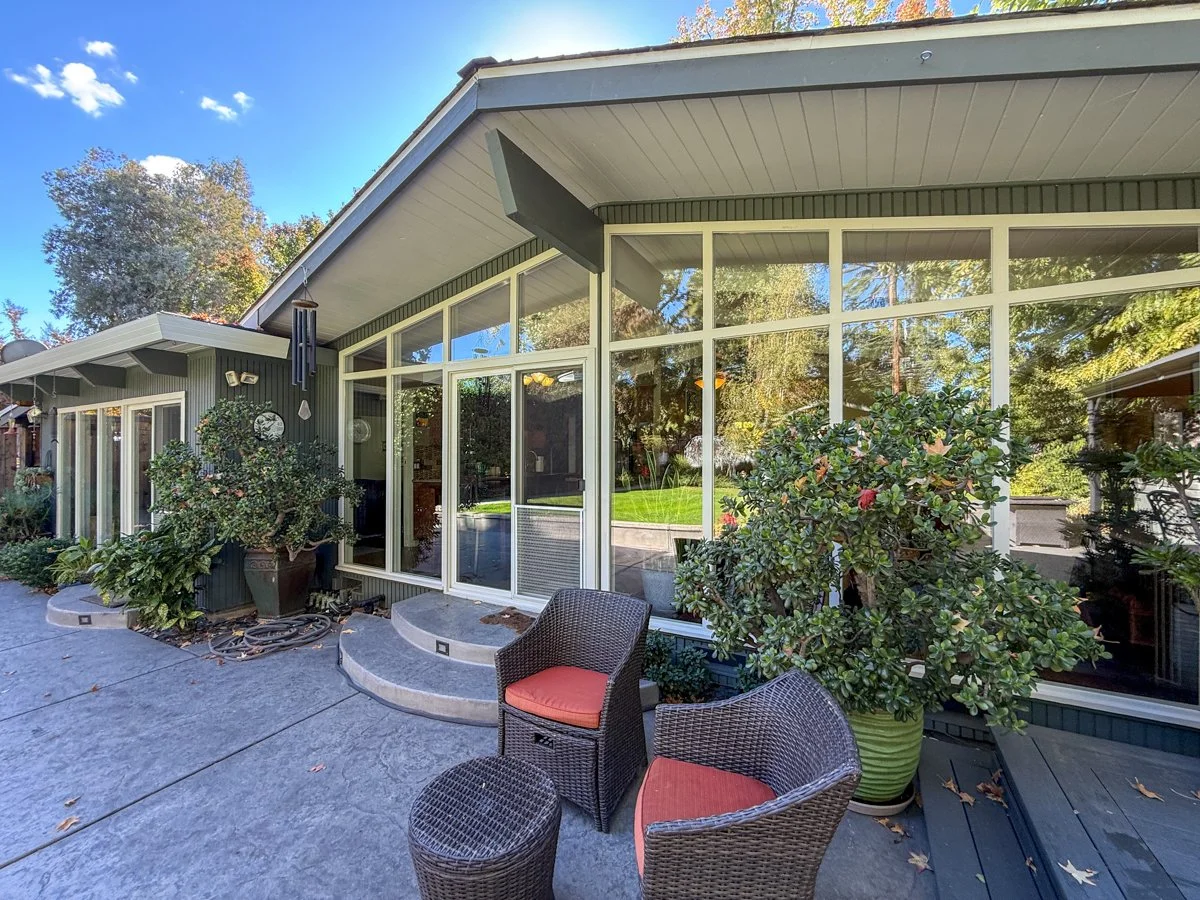 Floor to ceiling windows.