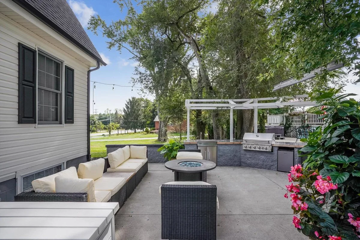 Hire Us — Holderbaum's Painting