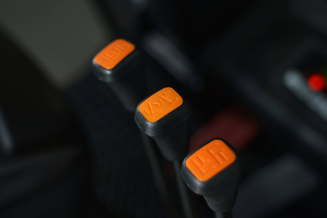 EK16A-189LI 2 CONTROL.jpg