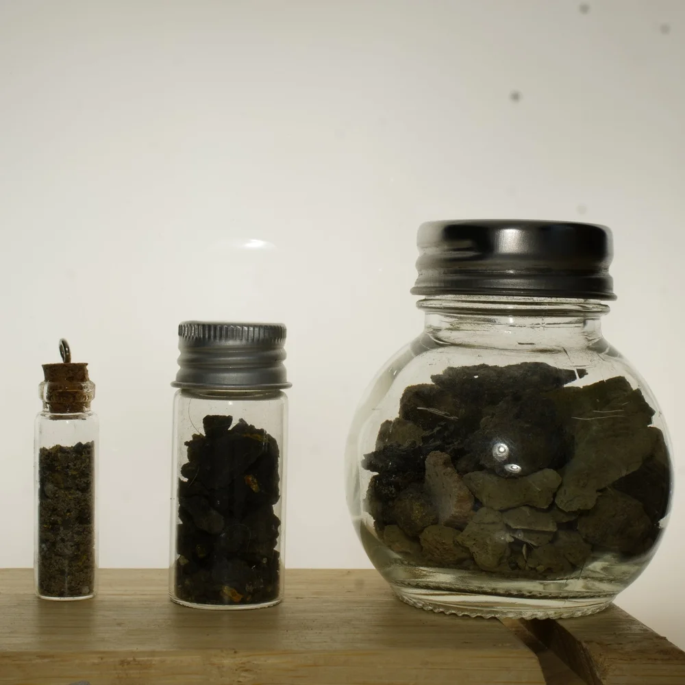 Sealed Radioactive Ore Vials – Low-Radiation Uranium Specimens for