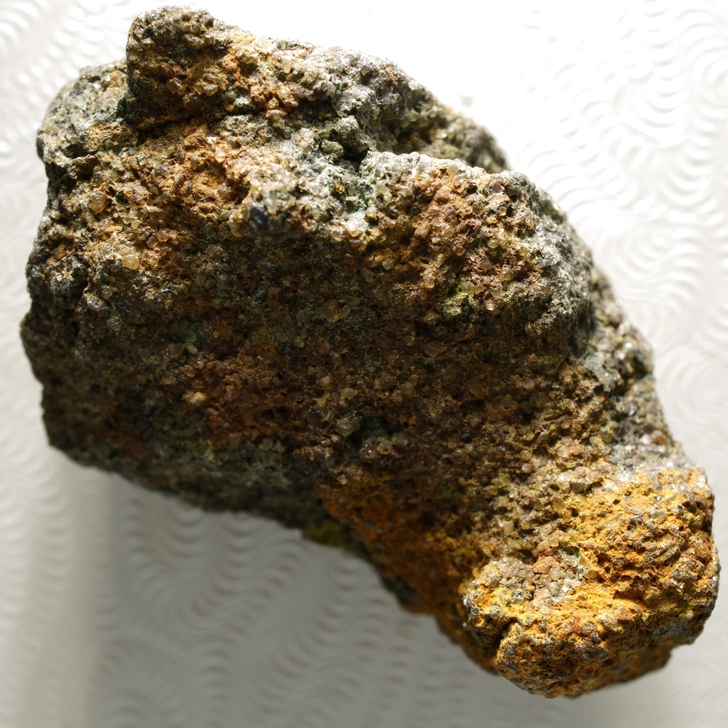 Compact Uraninite Quartz Specimen – 25K CPM