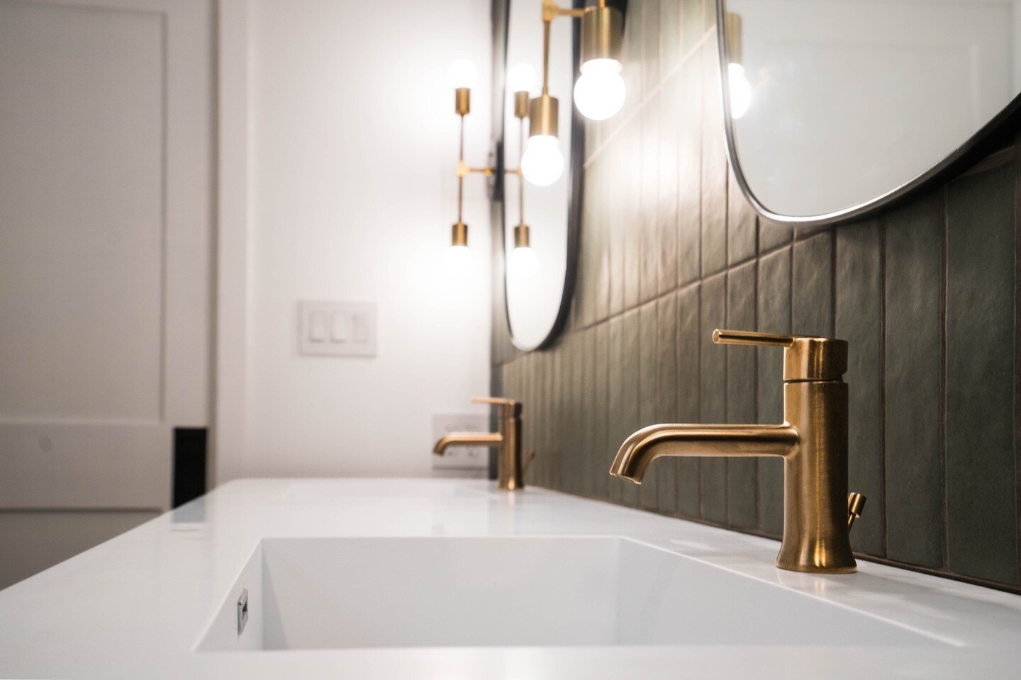 It's a mood✨

No boundaries, just endless possibilities. From sleek modern fixtures to deep colored tiles, this remodel is all about designing without limits. Say goodbye to the ordinary and hello to a space that reflects elegance and style. Swipe le