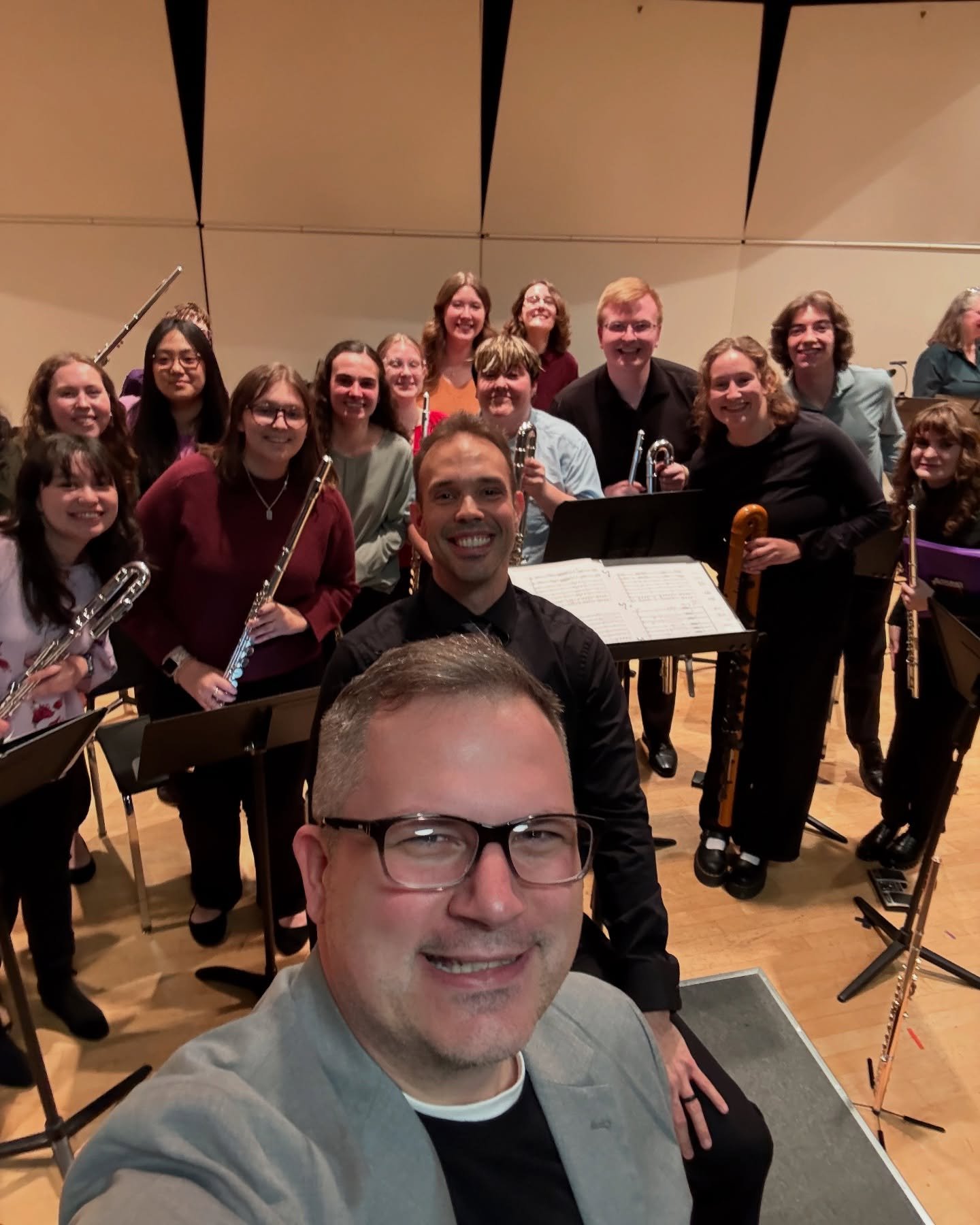 Thanks to @danparasky and the @marypappertsom Flute Choir for a fantastic premiere (last evening) of my new immersive work for flute choir, “Amber Reflexions”.
Dan commissioned this piece with the instructions that the choir should surr