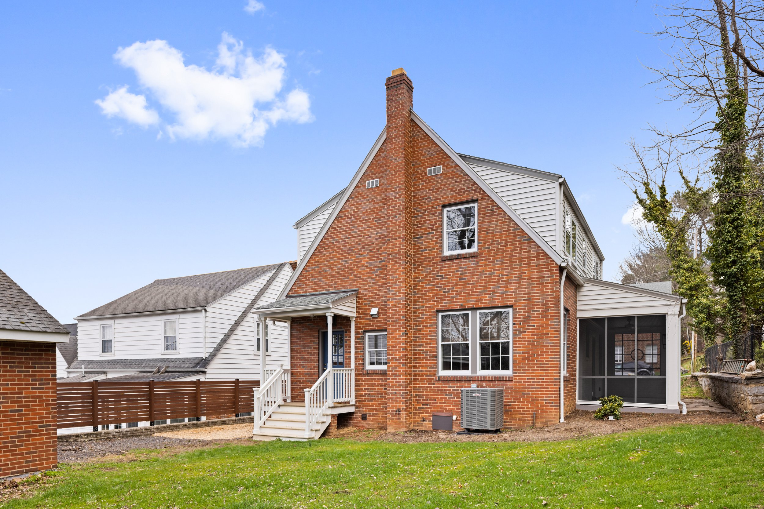 OldTownBungalow_03.jpg