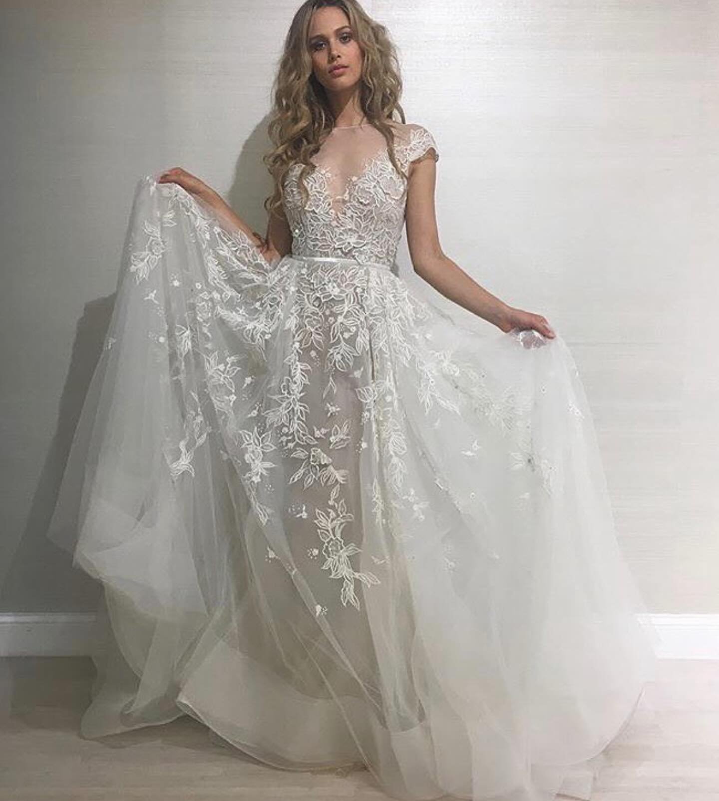 Find the #vaughgown by Hayley Paige in our $990 sale! Only one in stock, it&rsquo;s a size 10 bridal and we can&rsquo;t wait to meet the lucky bride who says yes to this beautiful Hayley Paige sample dress. 
.
.
. #hayleypaige #bridalsamplesale #brid
