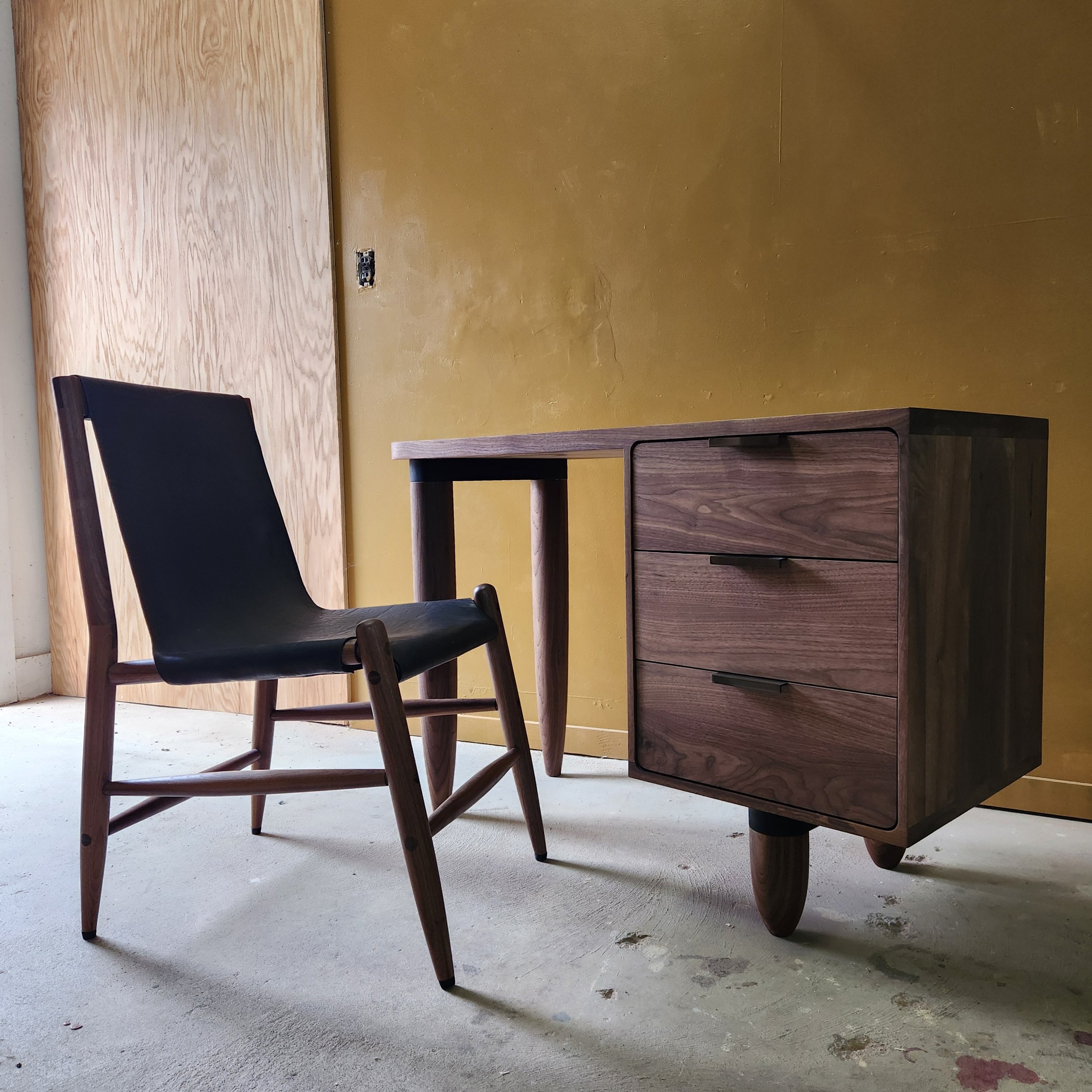 Toto Desk And Sling Chair.jpg