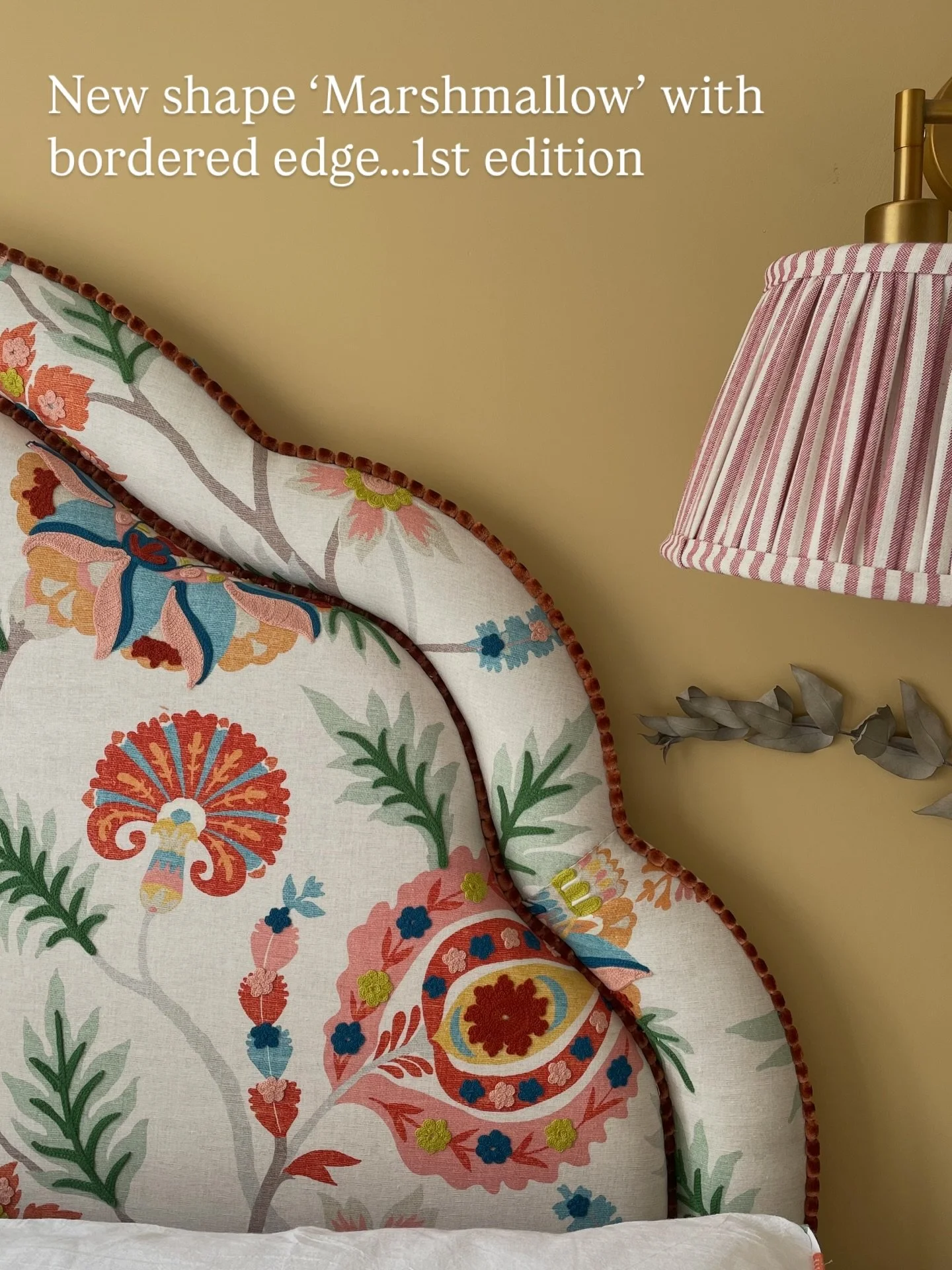 1st edition of a new shape Marshmallow!
Seen here with a lovely bordered edge and Pom-Pom trim! ❤️
Swipe through the images to see full size version and fabric info. #headboards #headboardsforbeds #headboards #headboard #floral #floralfabric #floralf