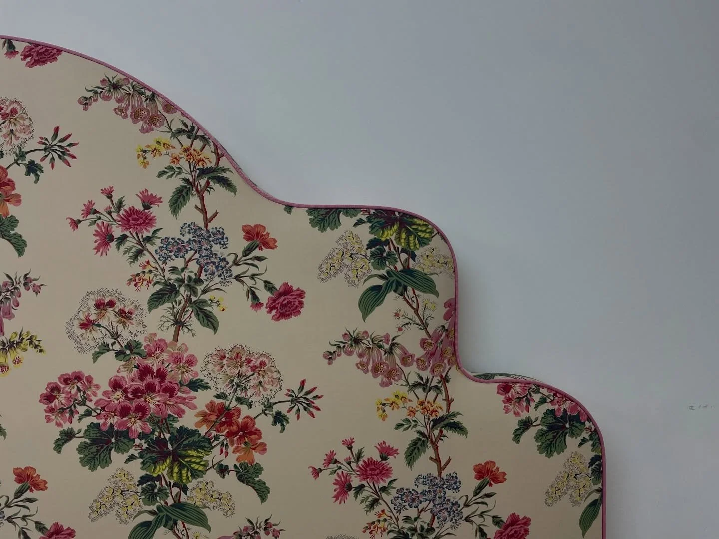 Pierre Frey Palmyre original fabric &hellip; still an all time Truffle favourite ❤️ Antique French 🇫🇷 chic ! 
Seen here on 3 headboards (scroll through the images) with contrast 
Julienne piping from Samuel &amp; Son.  #frenchchic #frenchfabric #up