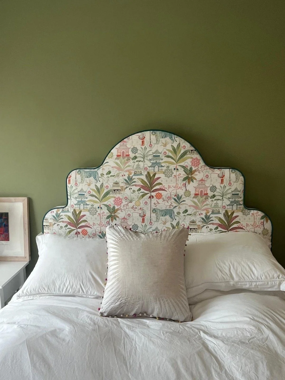 A little pattern, a little color, and a lot of personality. ✨ @CharlotteGaisford Tiger Blue with an aqua trim, paired with a deep green wall creates the perfect contrast.

#bespokeheadboards #interiors #bedroominteriors #headboard