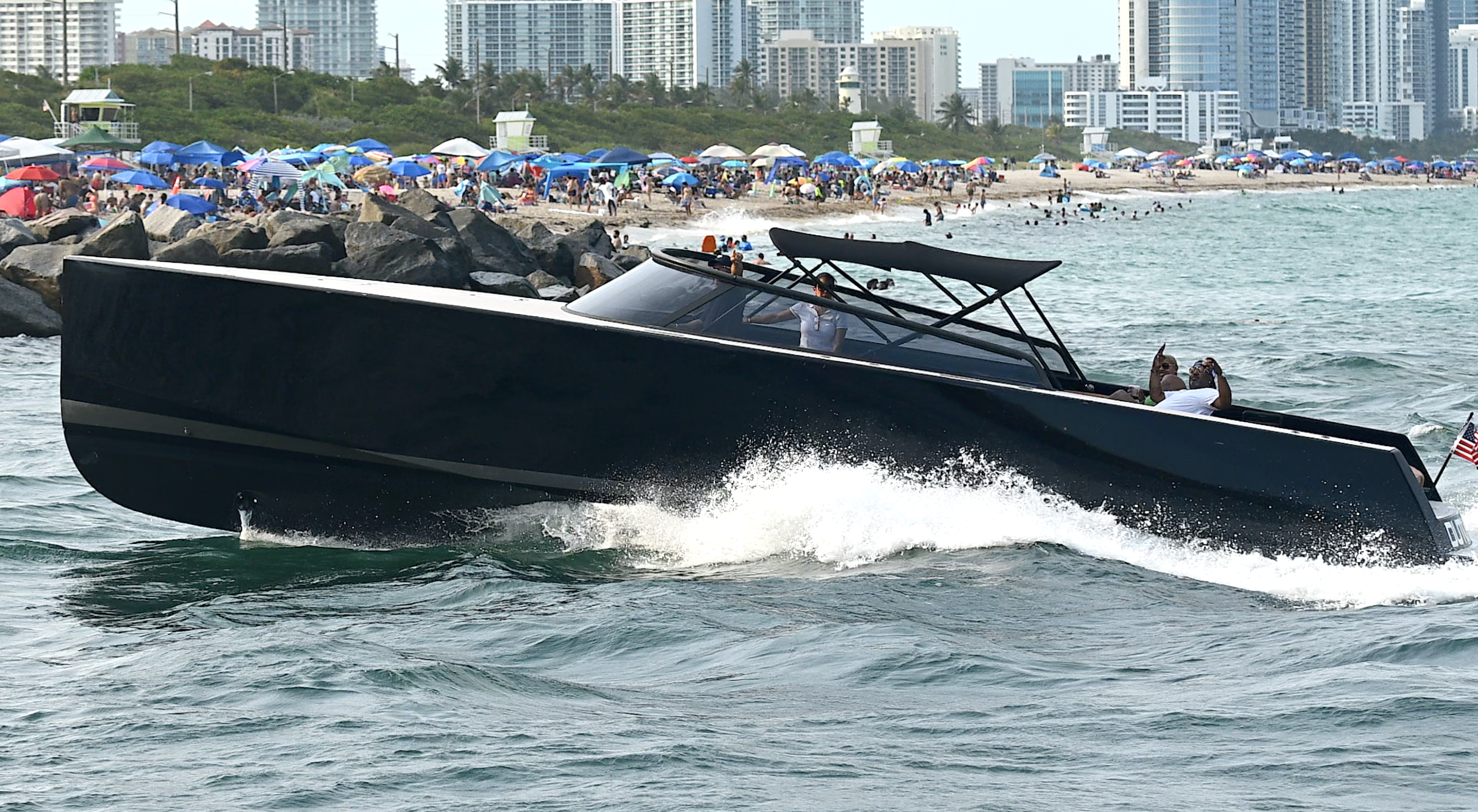 VANDUTCH BOAT VIDEO AT HAULOVER INLET (CAMERA ONLY) FOR SALE