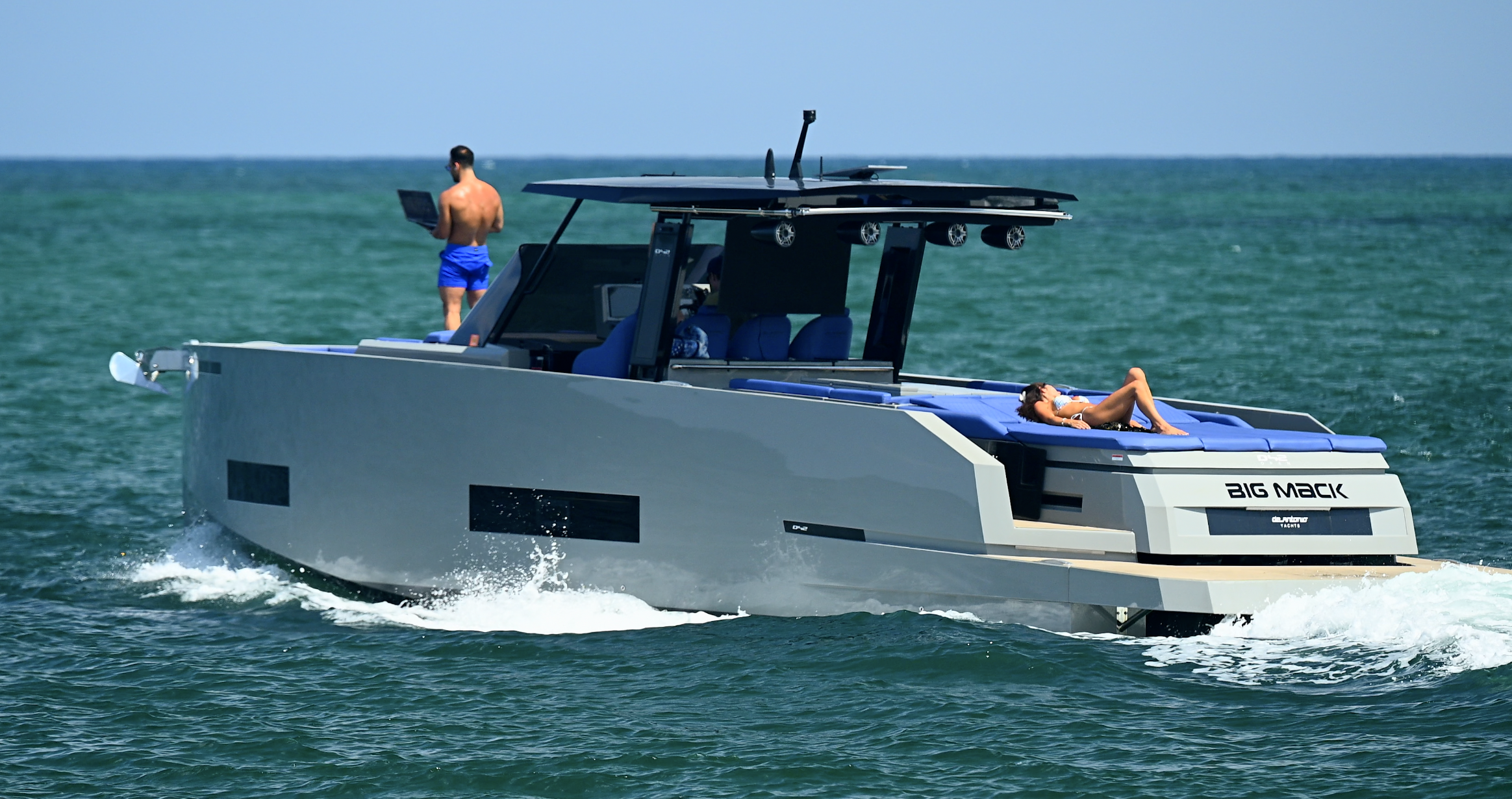 DEANTONIO BOAT VIDEO AT HAULOVER INLET (CAMERA ONLY) FOR SALE
