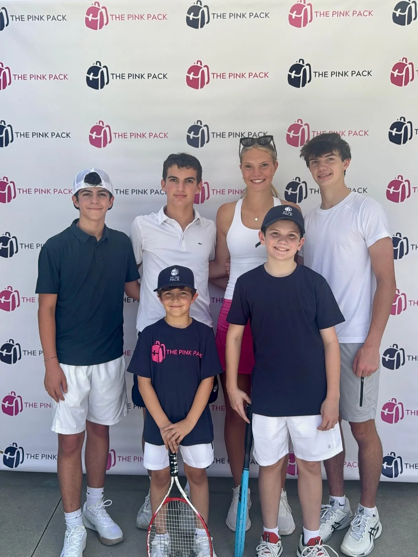 A team that shows up for kids and for each other💗🎒