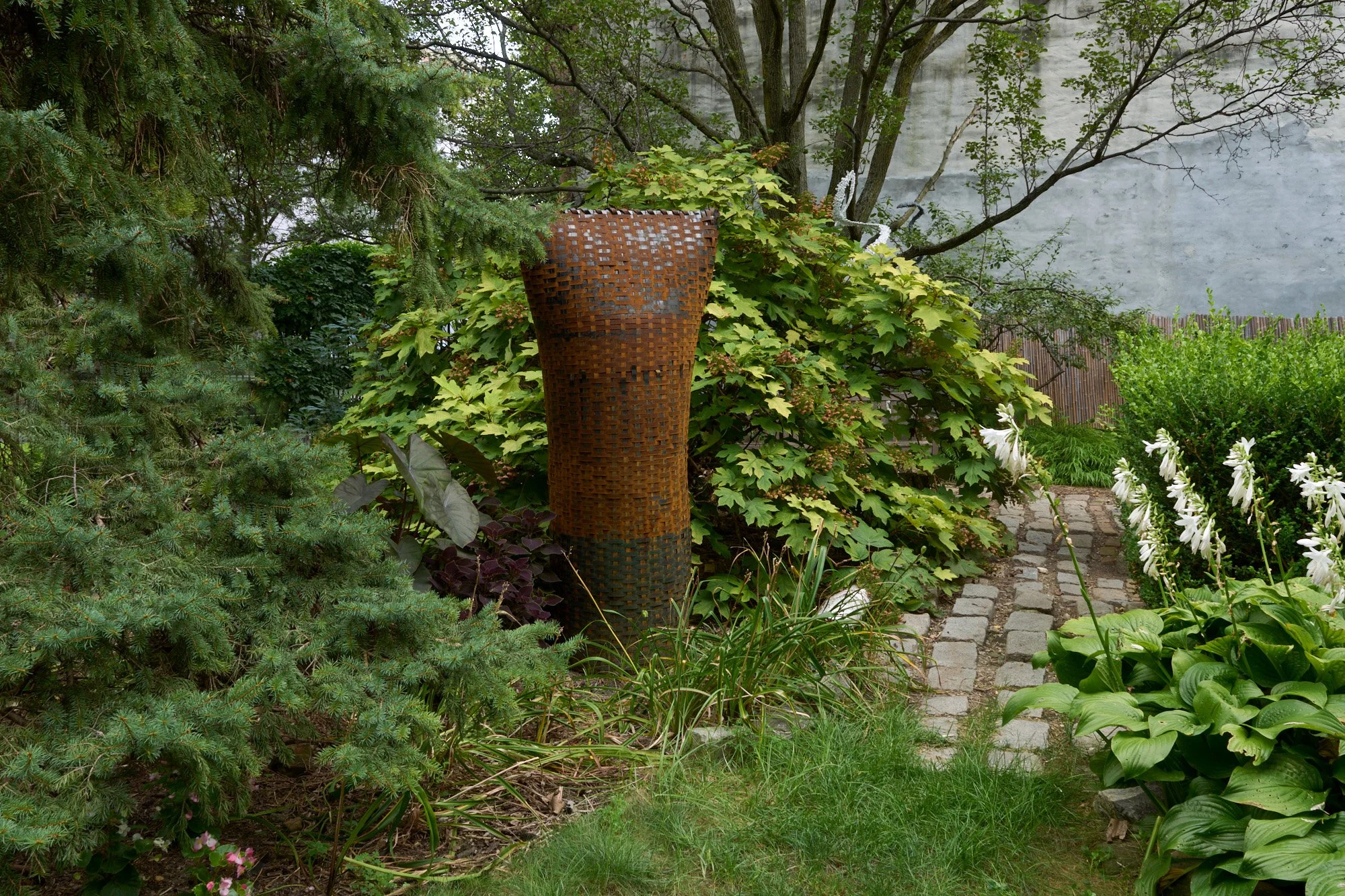 "Vessel"
Steel strapping, bailing wire
74” x 35” x 24”, 2017 (pictured in 2025)