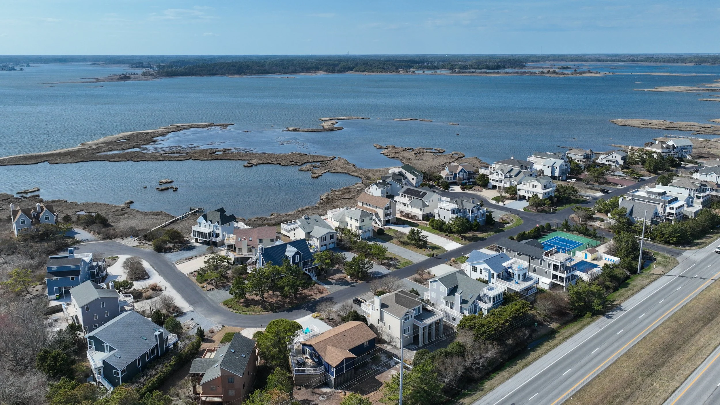 House location to the bay