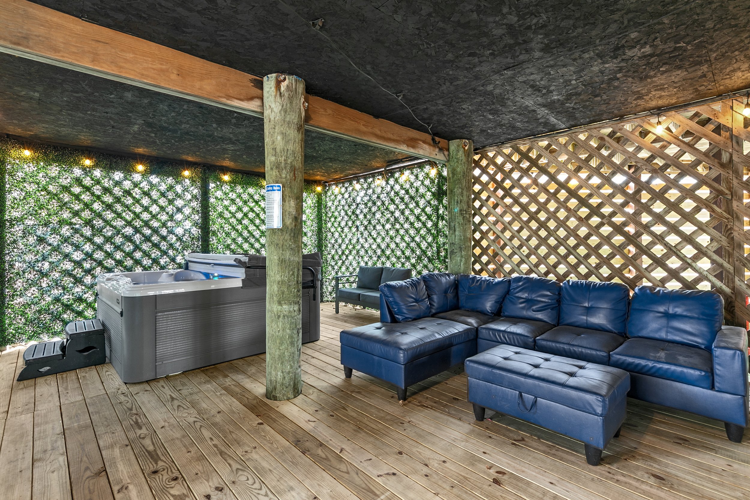hot tub/lower level deck