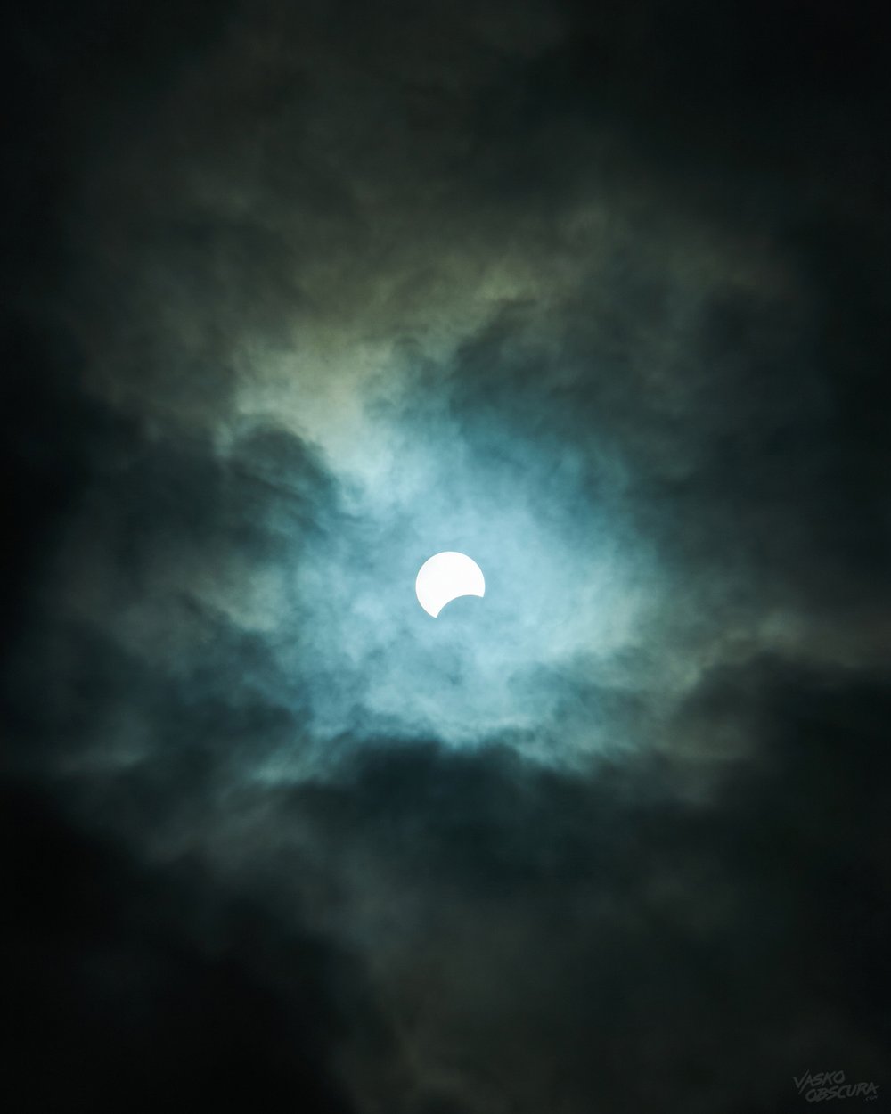 Solar-Eclipse-2024-6916-Canon-EOS-R-EF-70-200mm-f2.8-L-IS-Vasko-Obscura.jpg