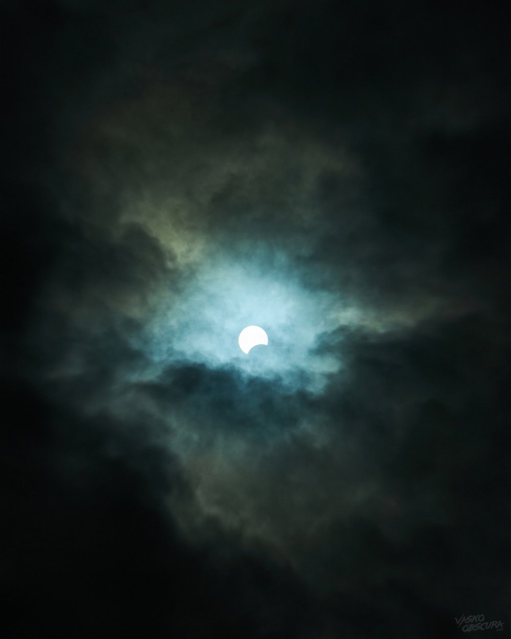 Solar-Eclipse-2024-6918-Canon-EOS-R-EF-70-200mm-f2.8-L-IS-Vasko-Obscura.jpg
