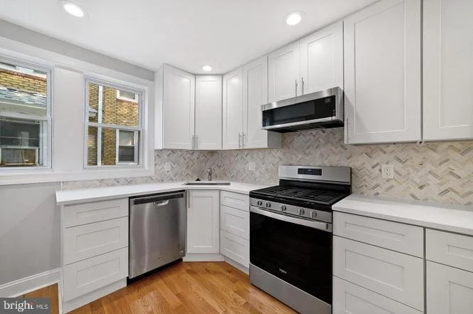 4 Fern Street kitchen 3.jpg