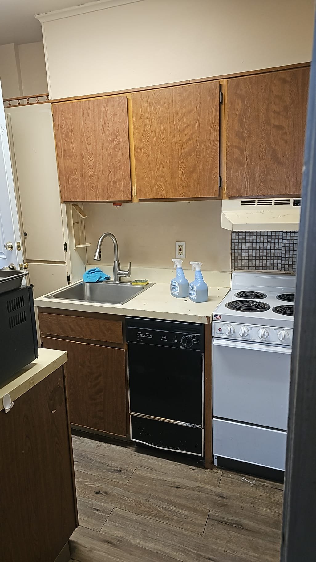 2. before kitchen.jpg