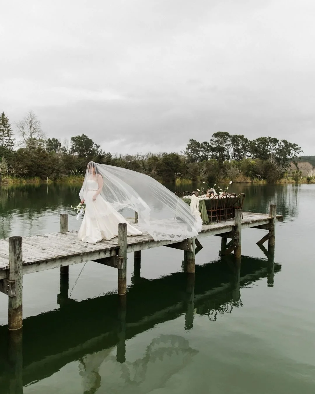 The Flock Edit: Curating Your Flock
A couple of weeks back we teamed up at the Boathouse Row styled shoot with some amazing vendors. Swipe through to see the edit and a few behind-the-scenes moments as we set up.

Photography: @lydiarachelphoto 
Venu