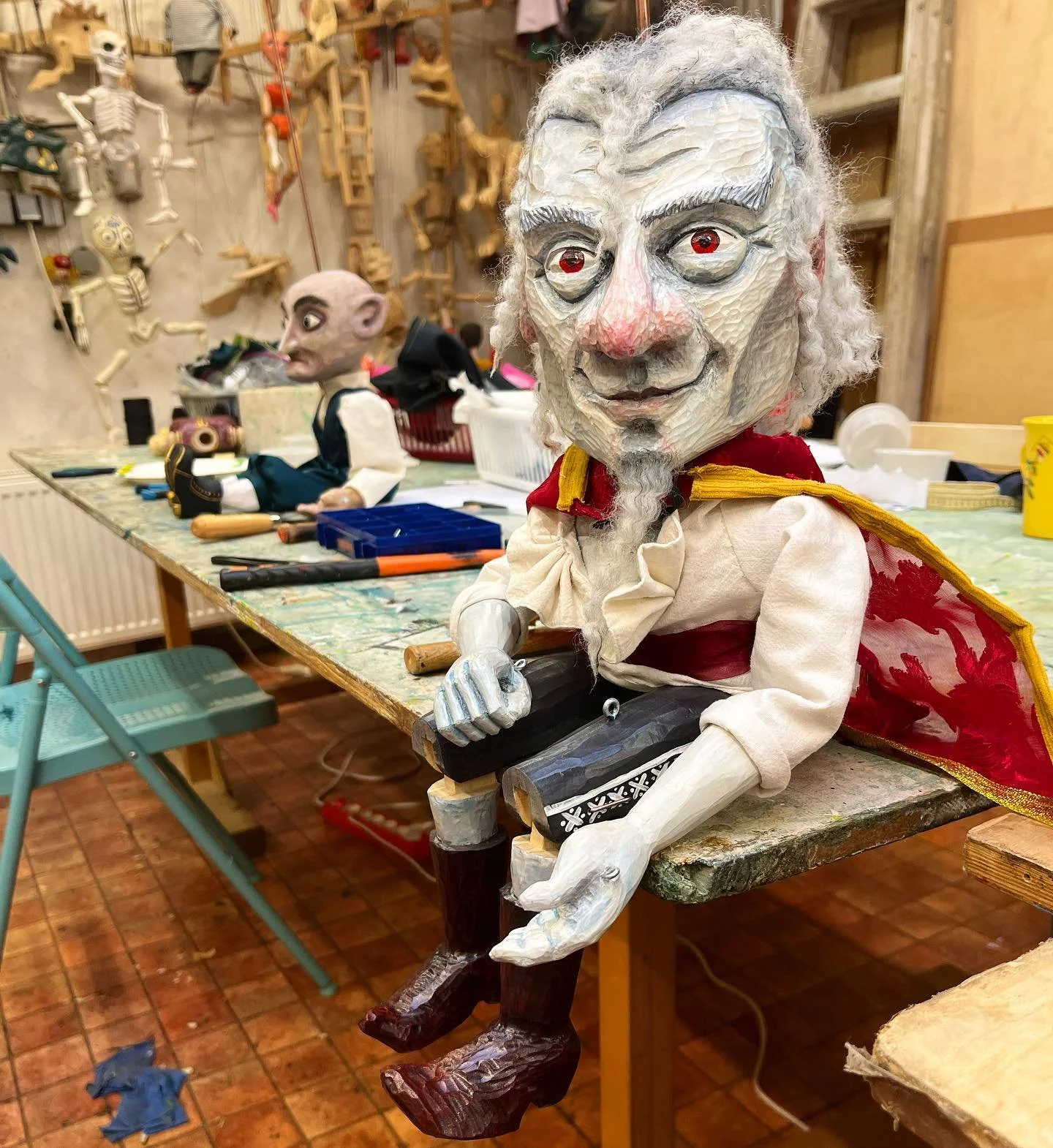 Dlouh&yacute;, &Scaron;irok&yacute;, a Bystrozrak&yacute;! Had the coolest experience in the world and got to study puppet carving and performance with @puppetsinprague !! Thanks to @massartboston for making this possible :))))
-
-
-
#puppets #marion