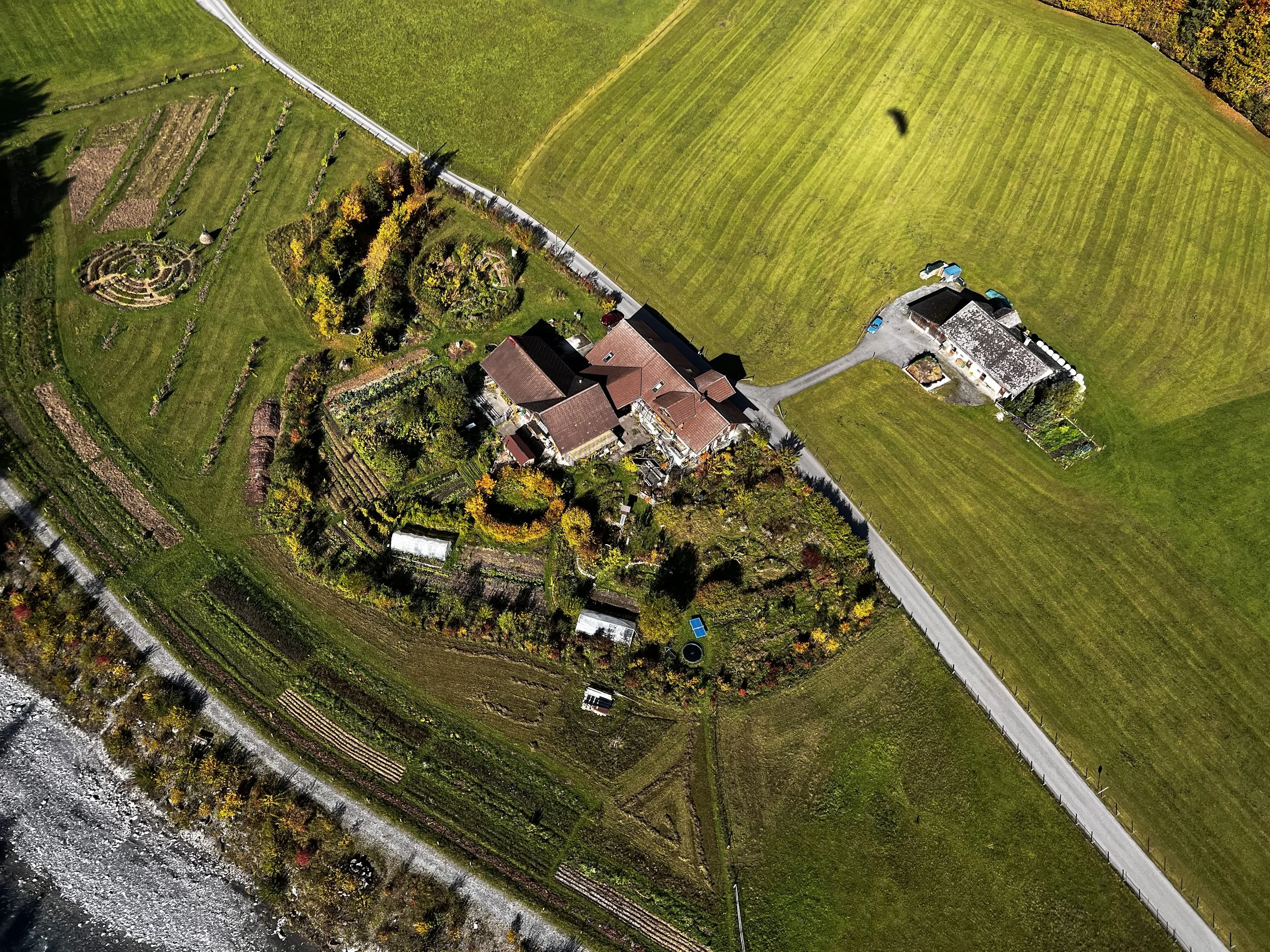 Naturhof im goldigen Herbst 2022