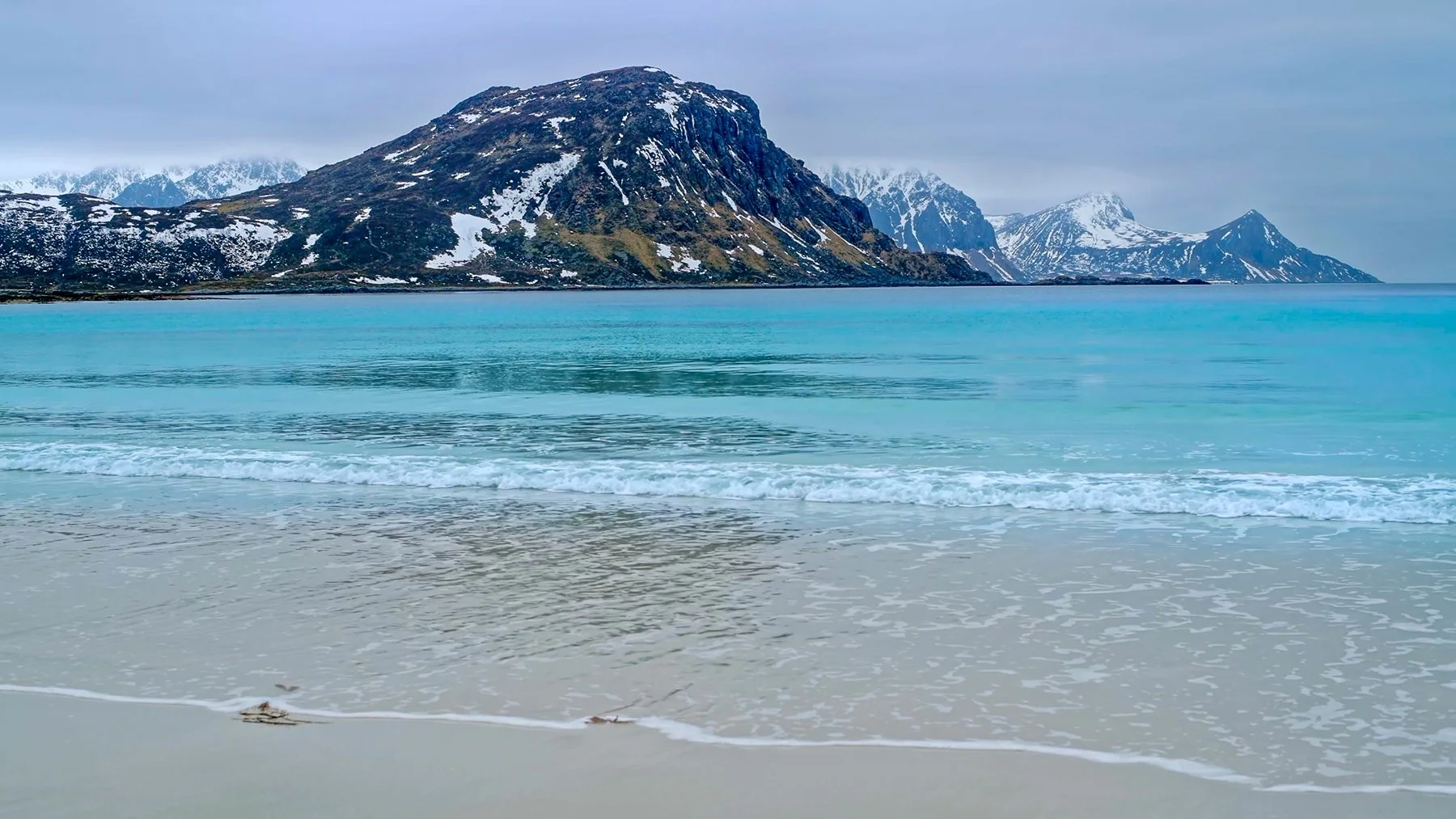 Boundless Beauty – Turquoise Arctic Waves