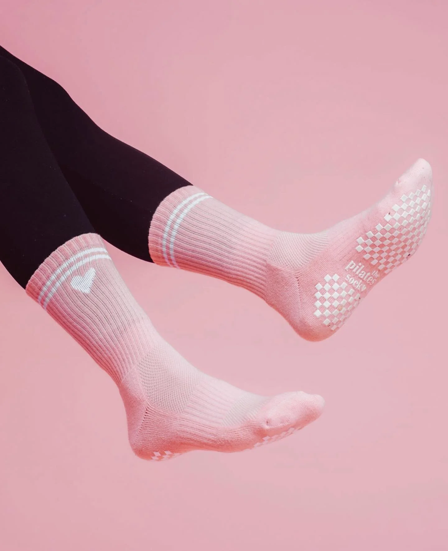 The Pilates Sock in Pink Lemonade 😍🎀

📸 @maximilian.young
