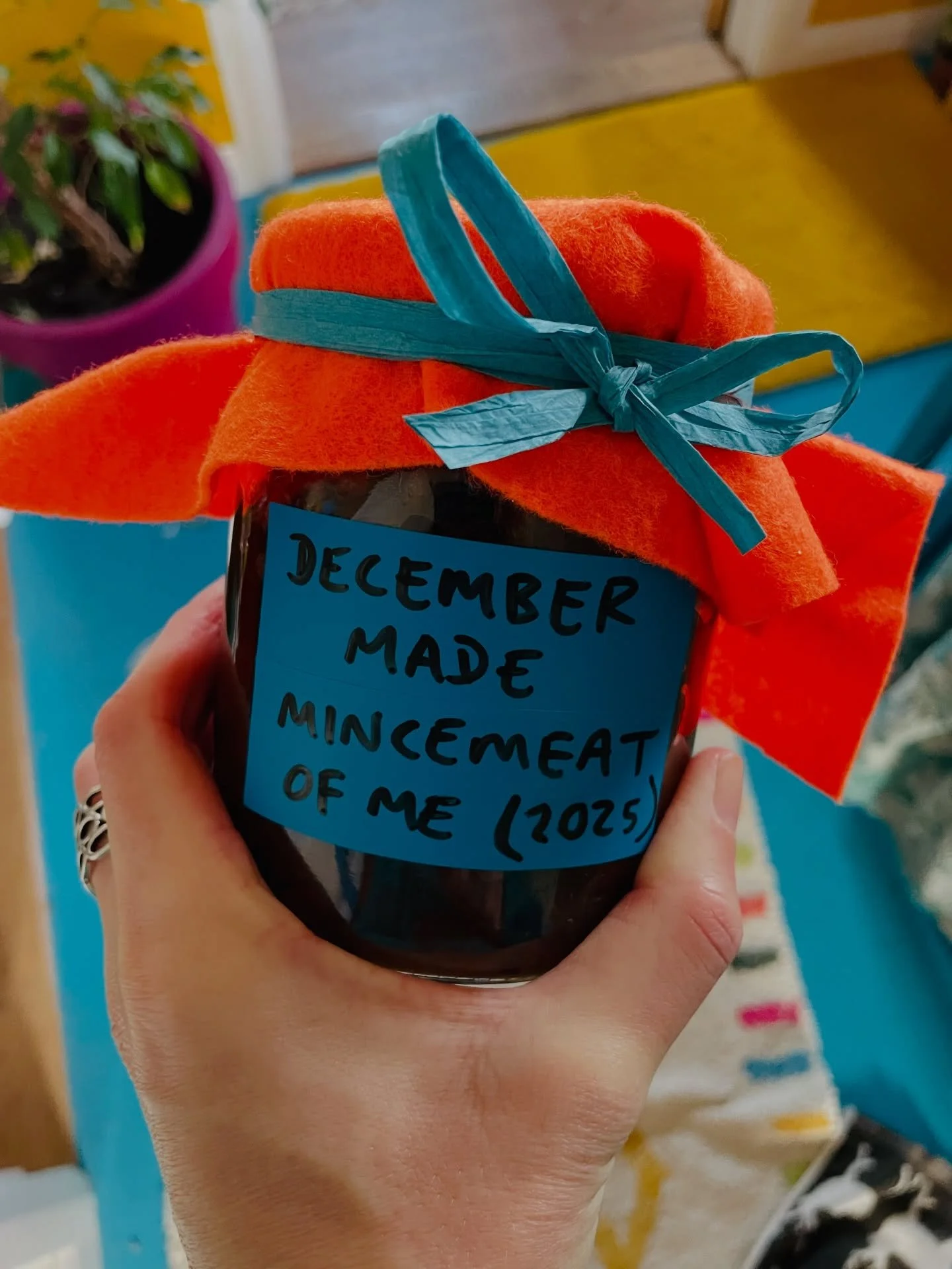 The December edit and a gentle reminder at the bottom - to close ❤️🎄

1. Ain&rsquo;t that the (mincemeated) truth 😅

2. Bespoke customised, refillable advent calendar = rod for my own back 😂😮&zwj;💨

3. My carpenter boyfriend bought a new industr