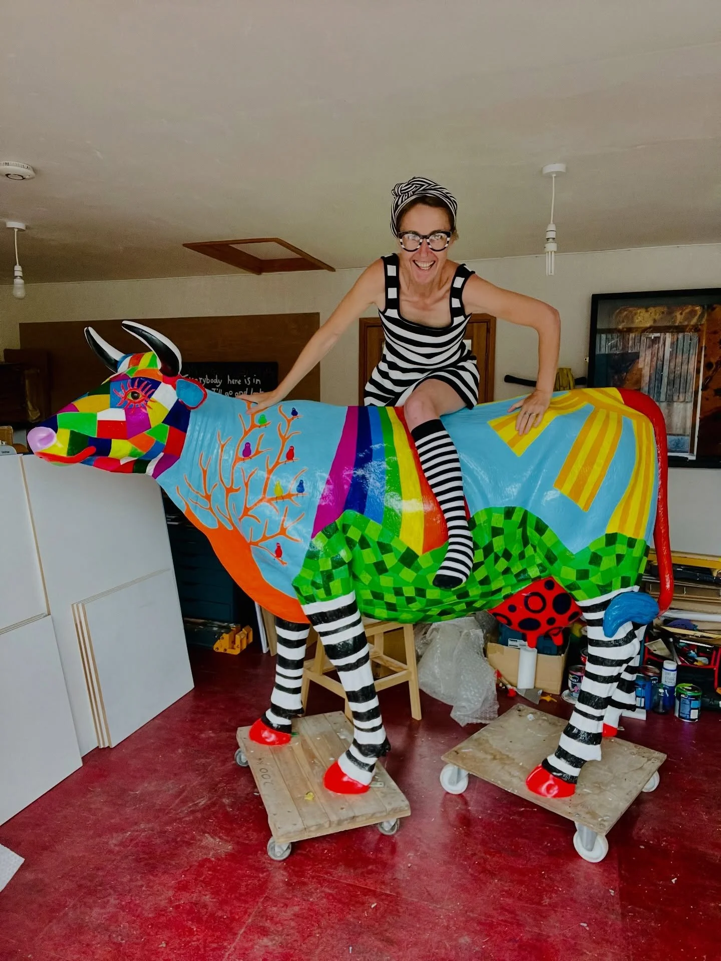 Looking for an artist who colourfully, stripy-ly&hellip; restyles your cow (sheep/pig/cockerel etc etc)&hellip; 

&hellip;to match her own wardrobe? 

Look no further 🙃😉

*

Blodwen has been touring the UKs pastureland on an endless round of promot