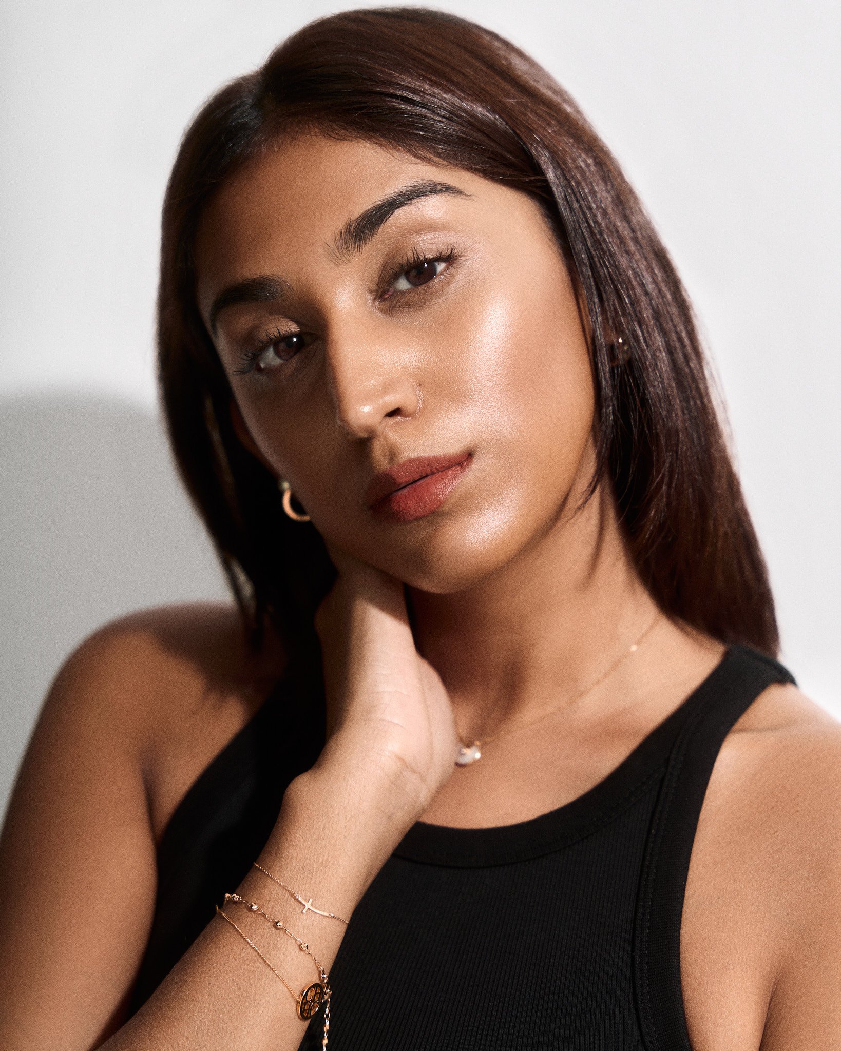  Shania 
 Female, Featured 